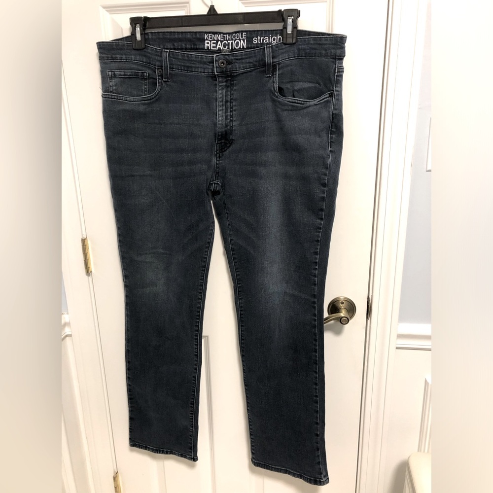 Kenneth Cole Reaction men’s Straight leg jeans. Size 38/32.  5 pocket. Exc cond